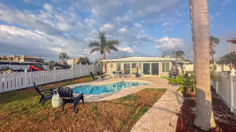 11445 6Th St E, Treasure Island, FL 33706