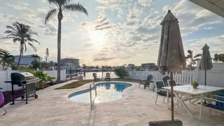 11445 6Th St E, Treasure Island, FL 33706