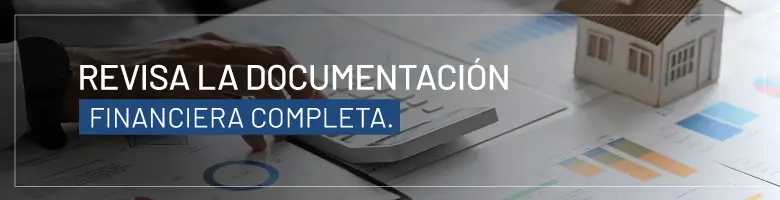Revisa la documentación financiera